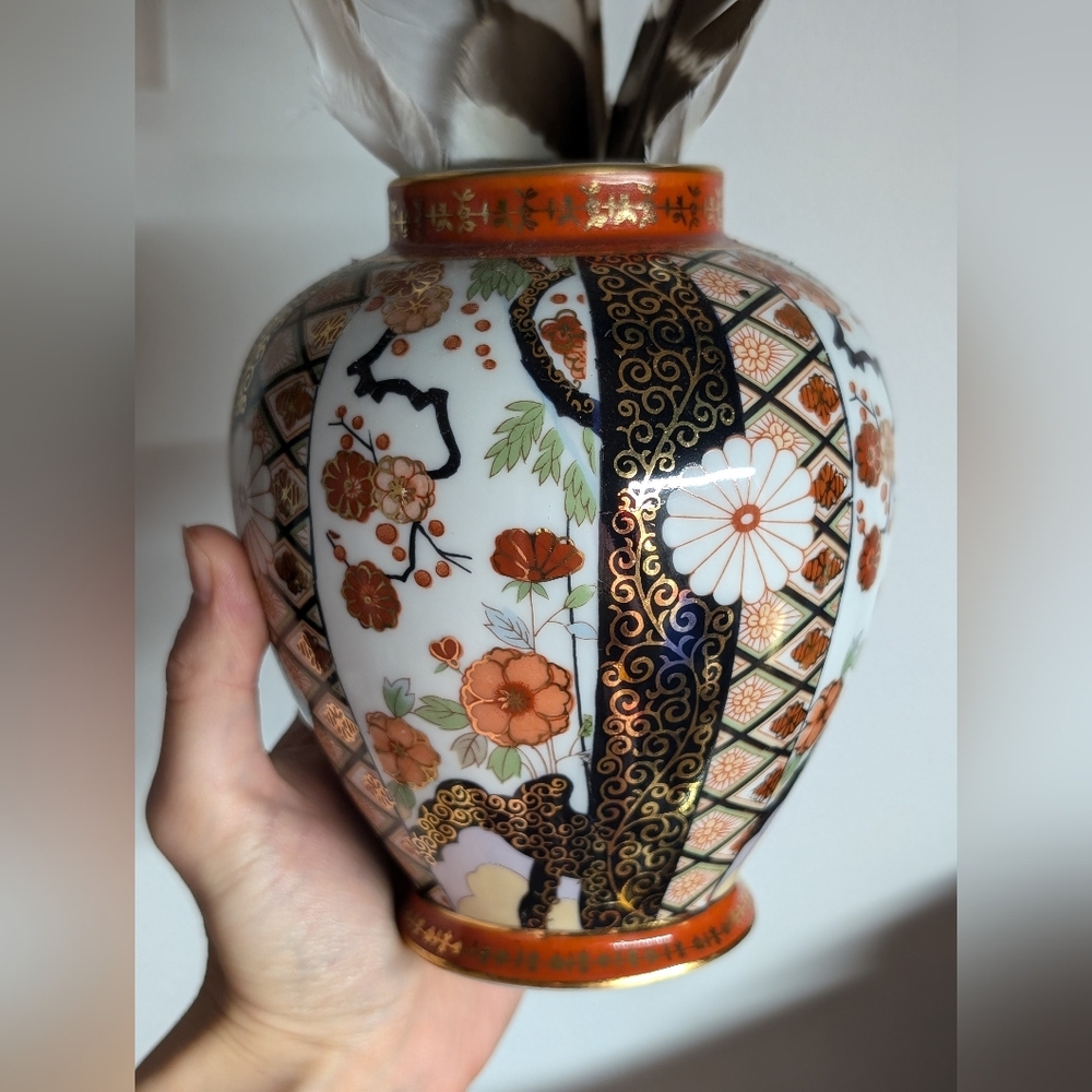 Floral Ceramic Vase with Gold Accents Japan Saji Fine China